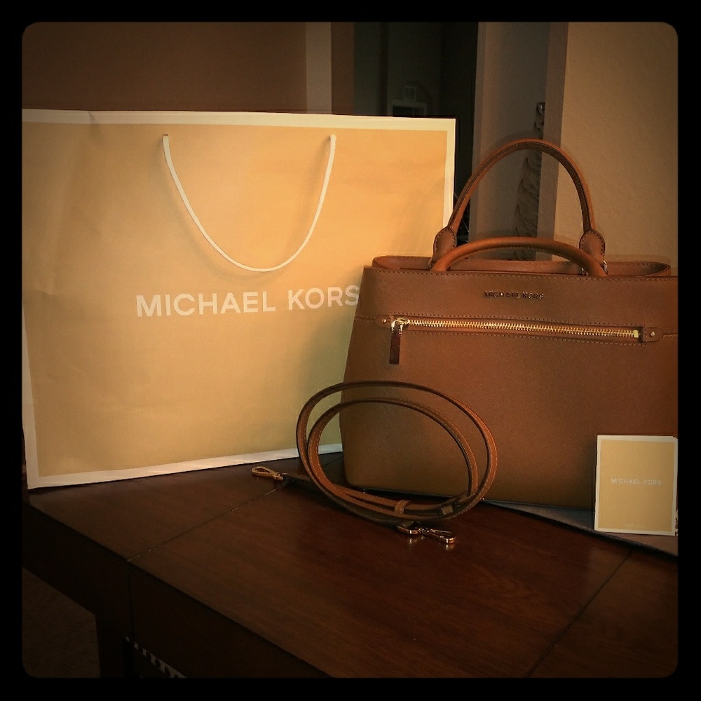 🔥🔥Authentic *MICHAEL KORS*Crossbody🔥🔥